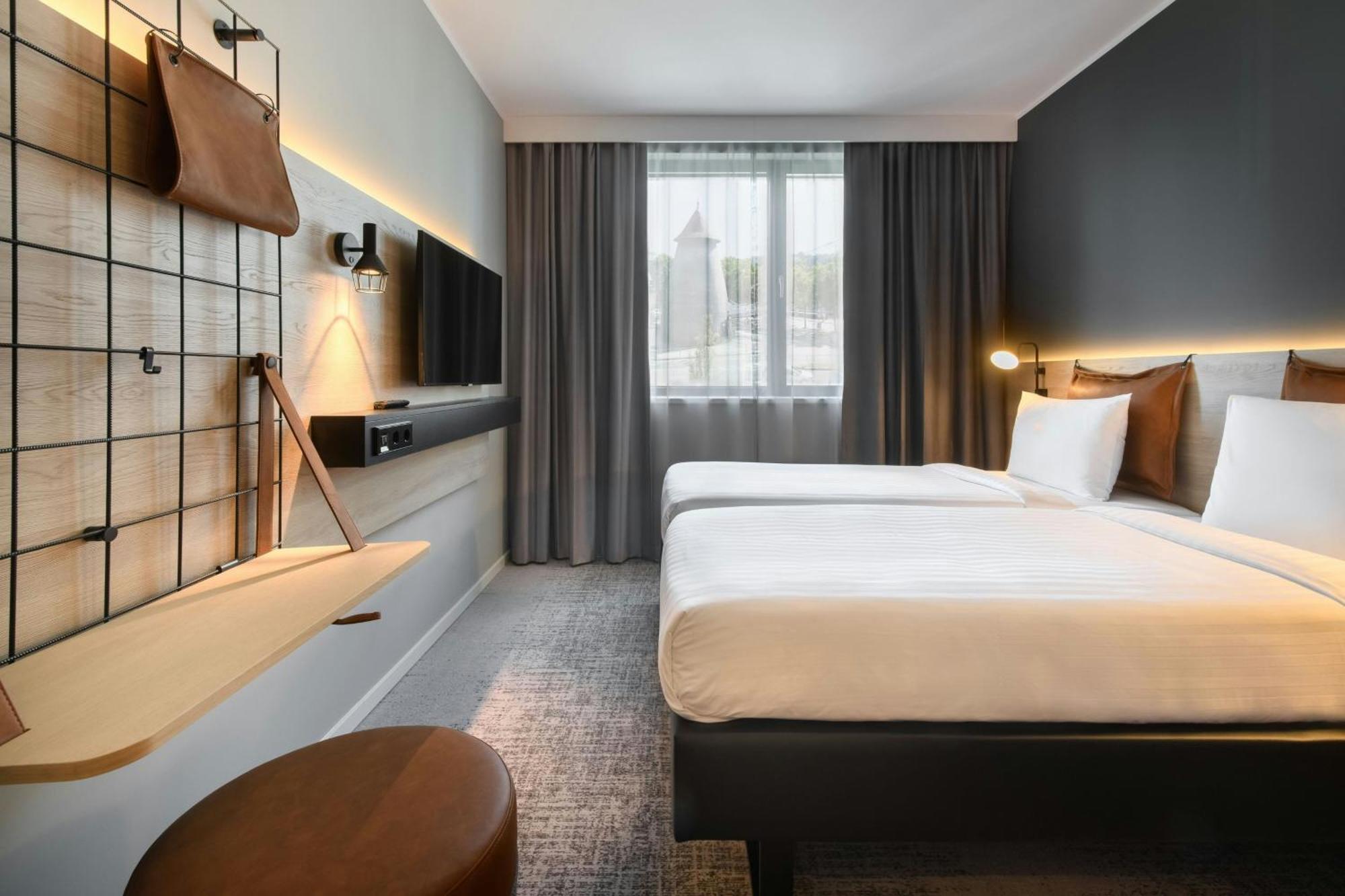 Отель Moxy Stuttgart Feuerbach Экстерьер фото