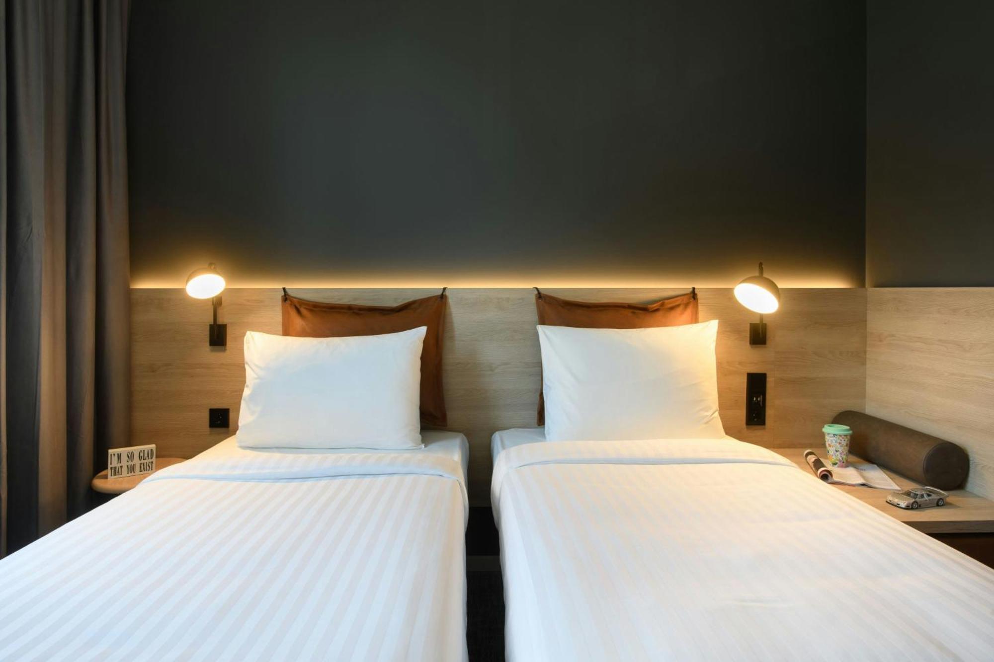 Отель Moxy Stuttgart Feuerbach Экстерьер фото