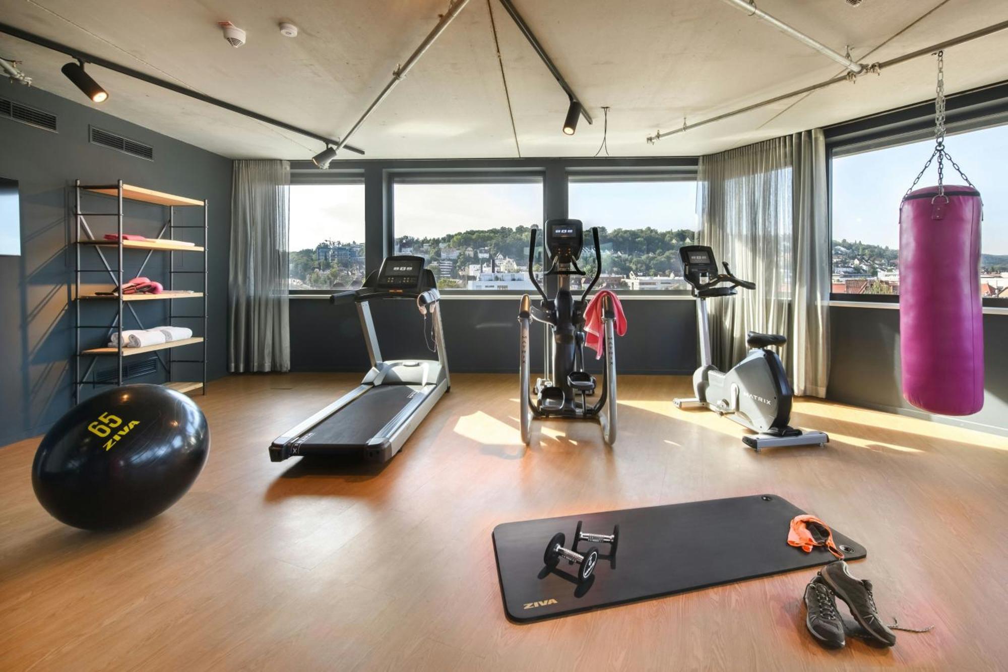 Отель Moxy Stuttgart Feuerbach Экстерьер фото