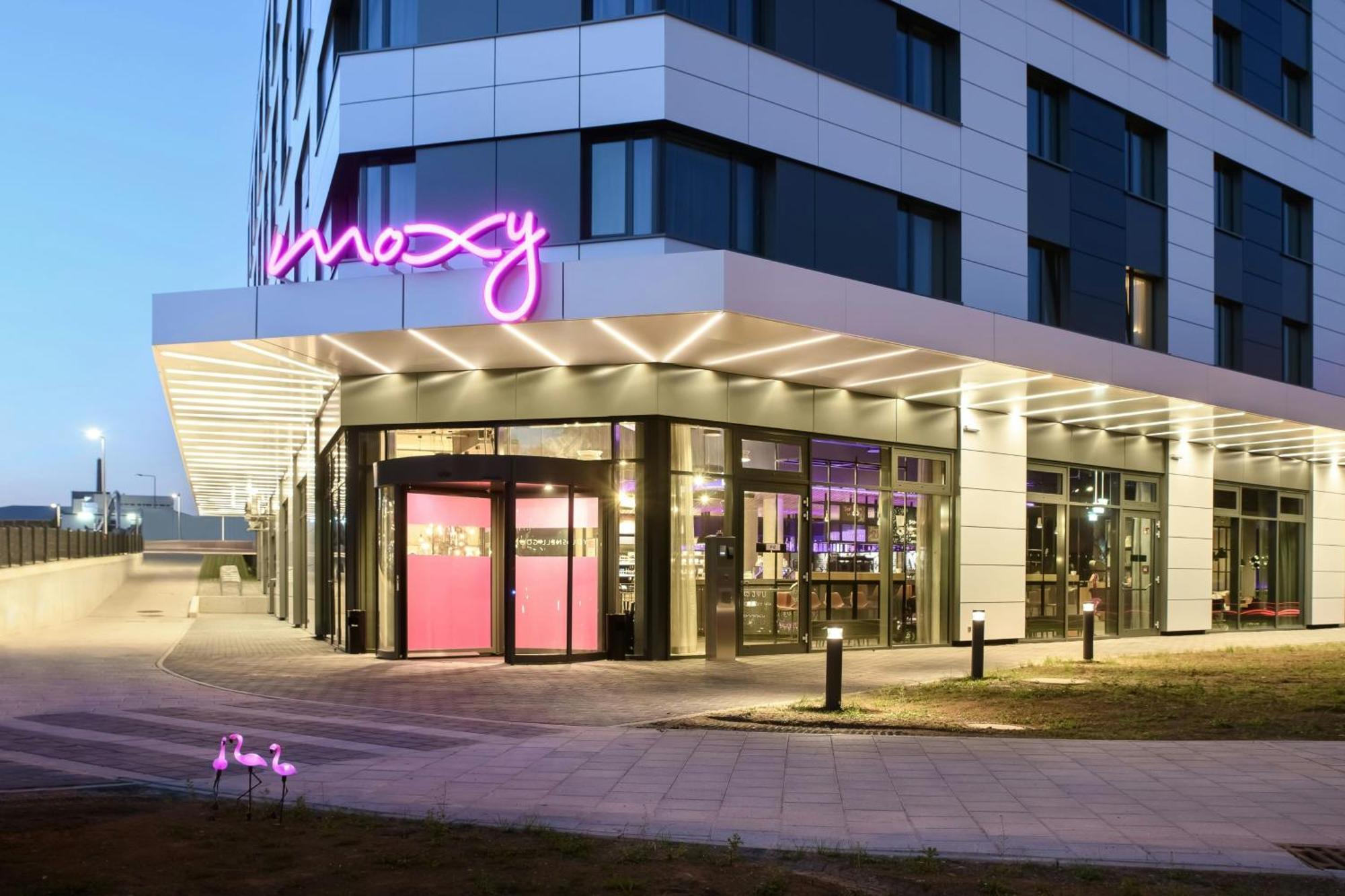Отель Moxy Stuttgart Feuerbach Экстерьер фото