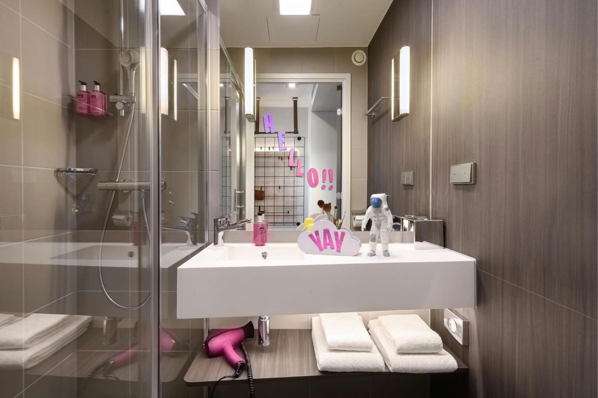 Отель Moxy Stuttgart Feuerbach Экстерьер фото